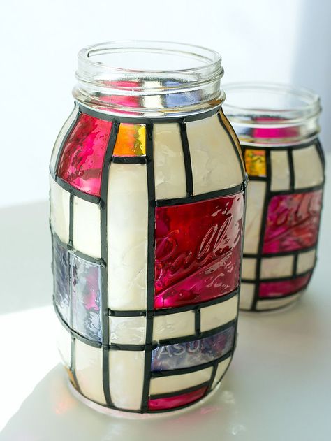 12 Creative Mason Jar Crafts - diy Thought. Stained Glass Vase. Easy Mason Jar Crafts, Mason Jar Craft, Crafts With Glass Jars, Jar Projects, Diy Staining, Jar Crafts Diy, Old Glass Bottles, Crafts Love, Mason Jar Projects