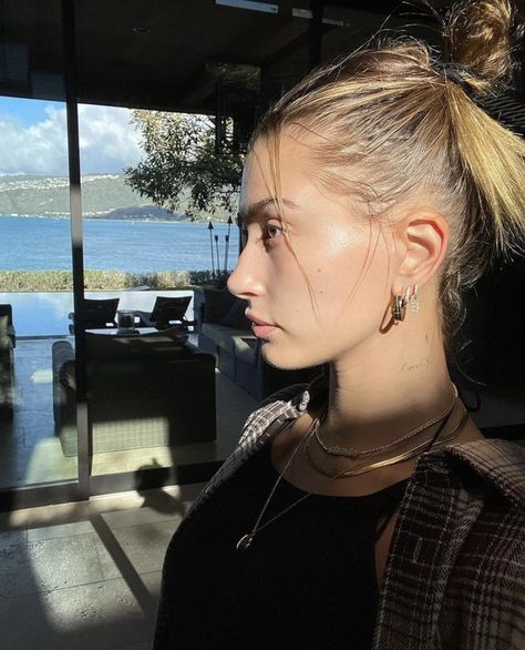 Hailey Bieber Outfits on Twitter: "Stunning queen ✨… " Hayley Bieber, Hailey Rhode Baldwin, Hailey Bieber Outfits, Hailey Bieber Style, Hailey Baldwin Style, Justin Hailey, Casual Outfit Inspiration, Nose Job, Model Aesthetic