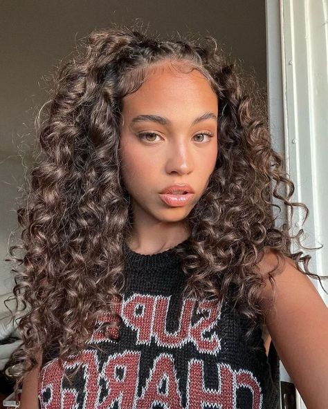 Maria Isabel, Long Curly Hair, Long Curly, Post On Instagram, Curly Hair, Close Up, Hair, On Instagram, Instagram