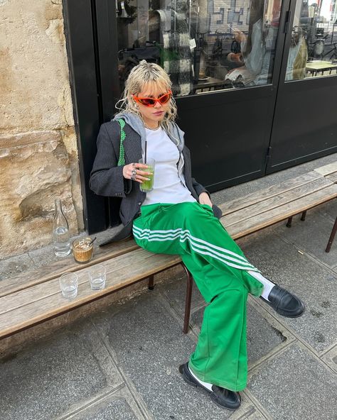 All Posts • Instagram Pink Street Style, Track Pants Outfit, Dance Room, Pink Street, 2025 Fashion Trends, Edgy Outfit, New Outfit Ideas, 2023 Mood, Yoga Style