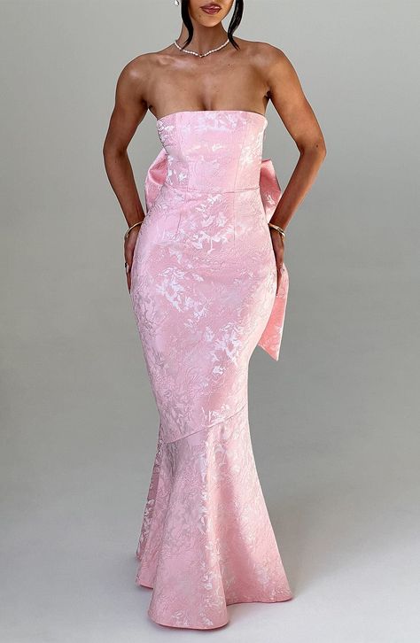 THE maxi of the season has landed and you're going to be obsessed. Meet Felicity, our dreamy dress with a pretty fit and flare skirt and waist cinching bodice. This strapless style is complete with lace up and an oversized bow to the back for perfect feminine drama.     Colour: Blush.  Premium non-stretch floral jacquard.  Fully lined.  Strapless design.  Waist cinching.  Detachable, oversized bow detail to back.  Fit and flare shaped skirt.  Lace up to the reverse.  Invisible zipper.  Maxi leng Bridesmaid Dress With Bow On Back, Floral Milkmaid Dress, Hoco Maxi Dress, Prom Dress Colorful, Moh Dress Maid Of Honor, Pink Dresses Summer, Pink Bow Dress Long, Light Pink Maid Of Honor Dress, Satin Pink Prom Dress