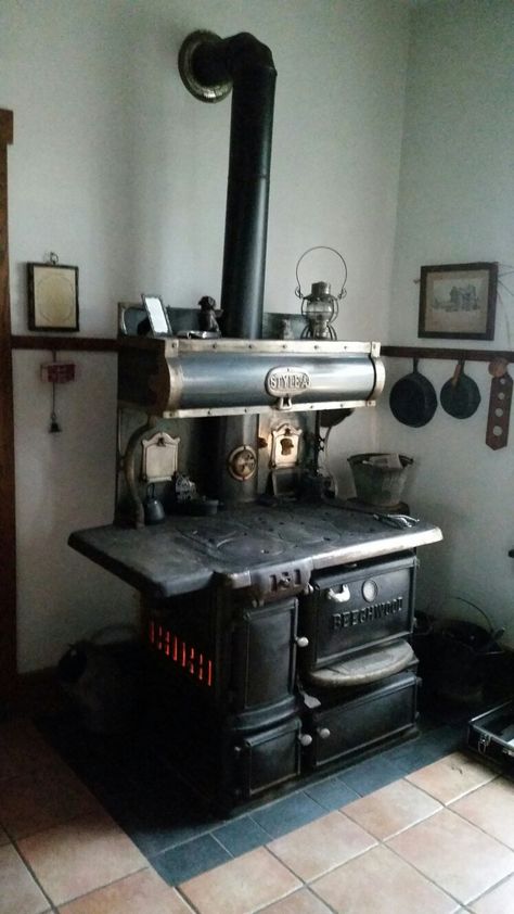 Beechwood Style A Kitchen Coal Stove Style A Kitchen, Antique Kitchen Stoves, Antique Wood Stove, Wood Burning Cook Stove, Coal Stove, Old Stove, Wood Stove Cooking, Wood Stove Fireplace, Vintage Stoves