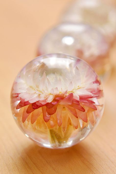 Follow our simple step by step tutorial to learn how to preserve flowers in resin! It's an easy, beginner friendly project, and a great way to preserve flowers from a graduation, summer garden, or wedding bouquet. This paperweight makes a beautiful homemade gift. Plus it's a super fun craft for teens, adults, and seniors. Resin Flowers Preservation, Flowers In Resin Diy, Preserve Flowers In Resin, Fun Crafts For Teens, Preserve Flowers, Diy Resin Crystals, Dried Flowers Diy, Flowers In Resin, How To Make Resin