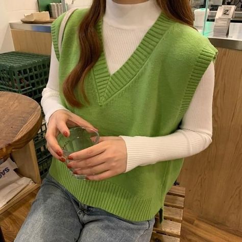 Turtle Neck Outfit Aesthetic, Green Sweater Vest, Sweater Sleeveless, Autumn Sweater, Slim Vest, Layering Outfits, Casual Vest, Trendy Outfit, Ulzzang Fashion