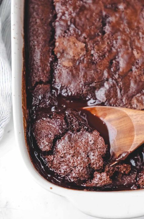 Hot Fudge Pudding Cake - I Heart Eating Hot Chocolate Pudding, Fitwaffle Kitchen, Chocolate Dishes, Warm Chocolate, Easy Baking Recipes Desserts, Tasty Baking, Food Info, Sweet Snacks Recipes, Hot Fudge