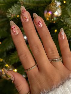 Christmas Vibe Nails, Bright Christmas Nails, Aesthetic Christmas Nails, Christmas Acrylic Nails, 30 Aesthetic, Nails Festive, December Nails, Festive Nail Art, Cute Christmas Nails