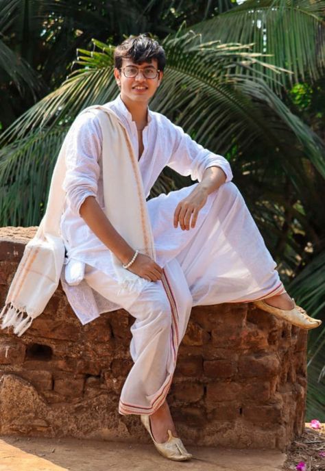 Chikankari Kurta with White Dhoti and Uparna. White Gold indian shoes (mojdi) with white bracelet and a gold chain. Indian Shoes, Chikankari Kurta, Kurta Men, Photoshoot Pose, White Kurta, White Bracelet, Aesthetic Boys, Indian Aesthetic, White Bracelets