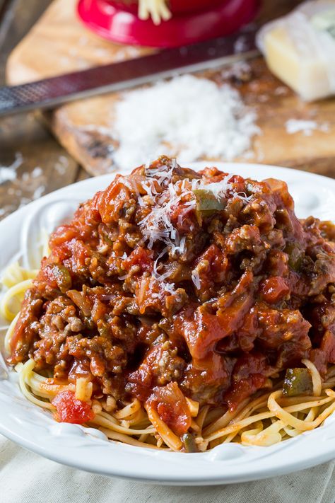 Southern Sausage Spaghetti Sauce made with Johnsonville Sausage #ad #SausageSunday Homemade Ragu, Sausage Spaghetti Sauce, Ground Beef And Italian Sausage, Italian Sausage Spaghetti, Ground Beef Pasta Recipes, Beef Pasta Recipes, Sauce Spaghetti, Sausage Pasta Recipes, Beef Ragu