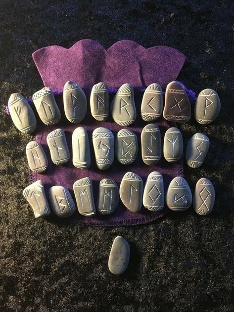 Runes Diy, Nordic Witch, Diy Witchcraft, 13 Moons, Celtic Magic, Rune Viking, Symbole Viking, Ancient Runes, Pagan Decor