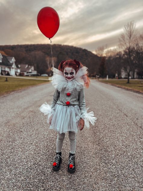 Halloween Costume Ideas Kids Girl, Penny Wise Girl Costume, Girl It Costume, Diy Pennywise Costume Kids, Pennywise Costume Girl, Halloween Costumes Kids Girls Age 10, Girls Pennywise Costume, It Costume Clown Women, Diy Pennywise Costume For Women