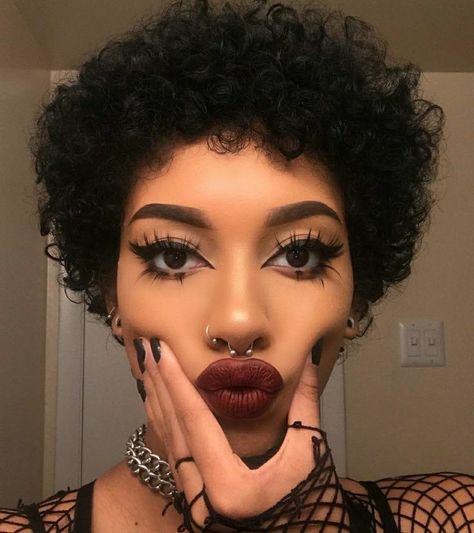 — on Twitter: "black goth appreciation post 🥀🖤… " 1995 Hairstyles Women, Afro Goth, Alt Makeup, Make Up Videos, Alternative Makeup, Beauty Make-up, Edgy Makeup, Goth Makeup, Black Goth