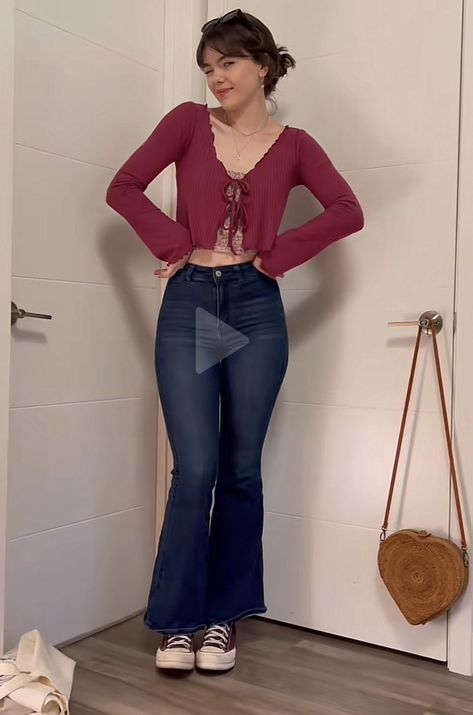 Weird Photos, Flare Jeans Outfit, Looks Country, Korean Casual Outfits, Jean Flare, Quick Outfits, Causual Outfits, Jeans Outfit, Teenage Fashion Outfits