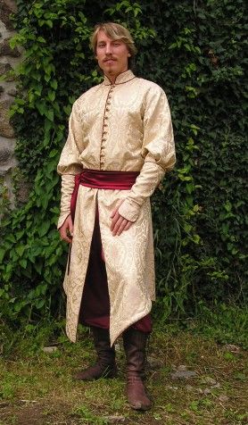 Hungarian clothing       from the beginning of 16th century consists of brocade inner coat and of velvet fur-trimmed upper coat (previous page). Hungarian Clothing, Mens Garb, Fantasy Garb, Medieval Clothes, Medieval Costume, Period Costumes, Medieval Clothing, Fantasy Costumes, Historical Costume