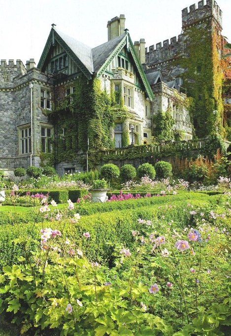 Hatley Castle, Mansion Homes, Castles In Wales, English Garden Design, Italian Garden, Chateau France, Mansions Luxury, Mansions Homes, English Countryside