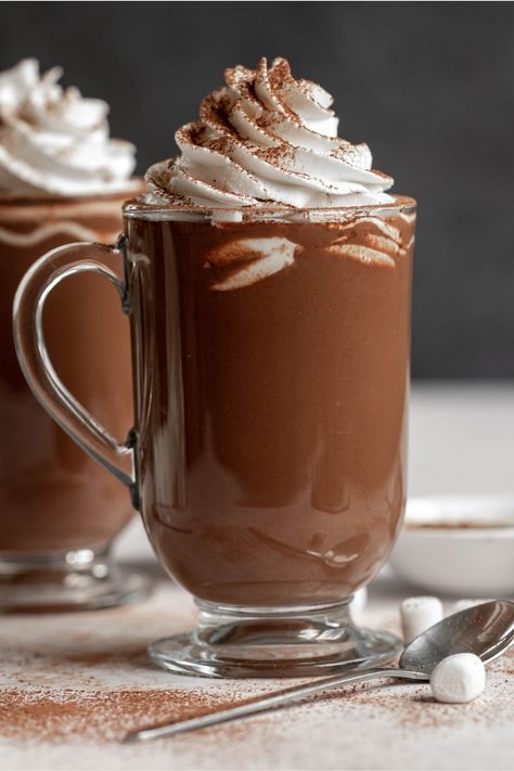 Hot Coffee Ideas, Cake Ideas Chocolate, Hot Chocolate Whipped Cream, French Hot Chocolate Recipe, Nutella Ice Cream Recipe, Coffee With Whipped Cream, French Hot Chocolate, Hot Chocolate With Whipped Cream, Hot Chocolate Cookie Recipes