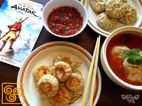 Food Adventures (in fiction!): Vegetarian Momo (Dumplings) for "Avatar: The Last Airbender" Momo Dumplings, Fruit Cupcakes, Geek Food, Drink Recipe Book, Tv Food, Snacks Für Party, Inspired Recipes, Food Themes, Disney Food