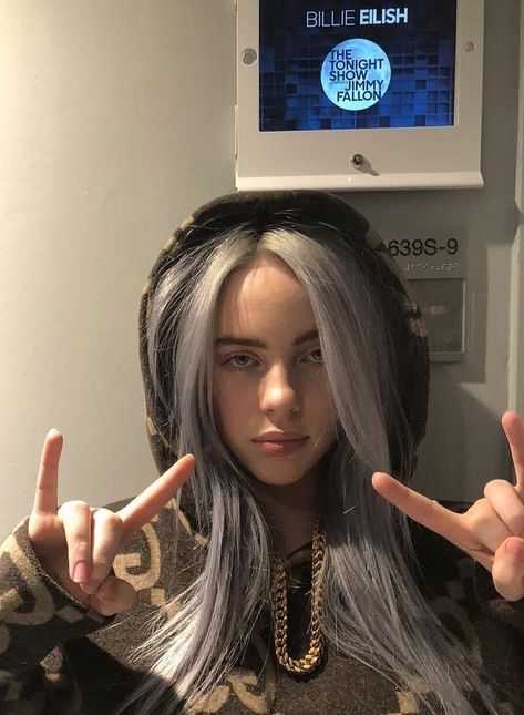 Fav Celebs, Silver Hair, Blue Hair, Billie Eilish, Music Artists, Pretty People, Persona, My Girl, A Woman