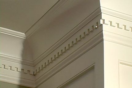 Crown Molding: Mitering vs. Coping. Which Do You Do? Flat Crown Molding, Trim Molding Ideas, Installing Crown Molding, Fireplace Molding, Crown Molding Kitchen, Dental Molding, Classic Furniture Living Room, Cabinet Molding, Old Kitchen Cabinets