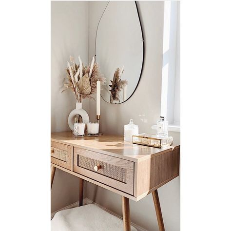 @homeby_amy on Instagram: “GUEST ROOM ☁️ Happy Monday guys! The sunshine has finally made an appearance here this afternoon & I am loving it 🌞✨ My new dressing table…” Dressing Table Boho, Modern Organic Vanity Table, Bohemian Dressing Table, Scandi Dressing Room, Rattan Makeup Vanity, Scandinavian Dressing Table, Bedroom Table Decor, Dressing Table Styling, Minimal Dressing Table