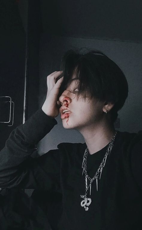 #makeup #grungeaesthetic #aesthetic #eboy #e-boy Eboy Makeup, Photo Reference Poses, Edgy Boy, Blood Makeup, Eboy Aesthetic, Emo Boy, E Boy, Pretty Ppl, Aesthetic Boy