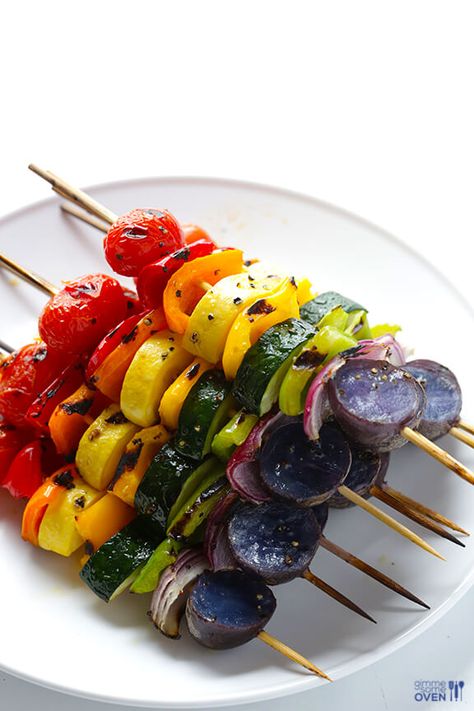 Grilled Skewer Recipes, Vegan Grill, Grilled Vegetable Skewers, Smoothies Vegan, Vegetable Skewers, Veggie Skewers, Vegetarian Foods, Kabob Recipes, Skewer Recipes