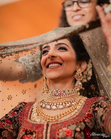 WMG Recommends: 10 Getting Ready Shots Every Bride Must Get Clicked For Her Wedding Album! Indian Bride Getting Ready, Bride Shot, Bride Getting Ready Photos, Under The Veil, Mehendi Outfits, Bridal Photography Poses, Getting Ready Photos, Bride Photography, Bride Getting Ready