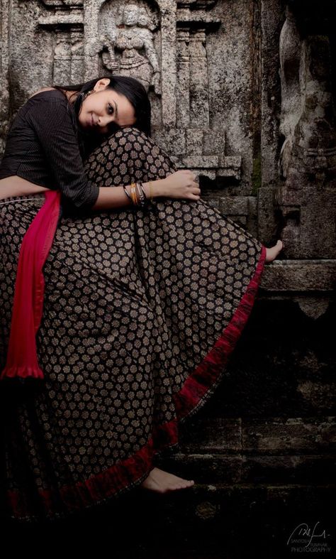 Fotografi Fesyen, Indian Look, Indian Photoshoot, Saree Photoshoot, Indian Photography, Indian Couture, Fashion Photography Poses, Photography Poses Women, Indian Designer Outfits