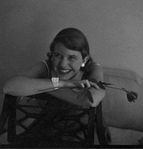 Silvia Plath, Sylvia Plath Quotes, Women Writers, Carbon Monoxide, Writers And Poets, The Bell Jar, Sylvia Plath, Virginia Woolf, Favorite Authors