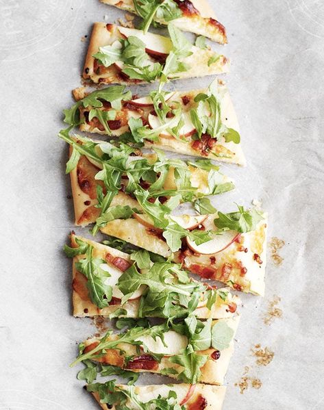 20 Flatbread Recipes That Are Better Than Pizza #purewow Apple Flatbread, Asparagus Flatbread, Flatbread Appetizers, Veggie Flatbread, Easy Flatbread Recipes, Flatbread Pizza Recipes, Grilled Flatbread, Easy Flatbread, Homemade Flatbread