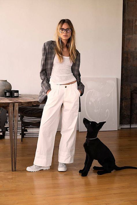 Low-Rise Pants Are Back—Here Are 12 Outfits We Love | Who What Wear UK Low Rise Pants Outfit, Low-rise Pants, Low Waisted Pants, Low Waist Pants, Perfect Live, Heeled Flip Flops, Trouser Outfit, Low Rise Pants, Oversized Flannel