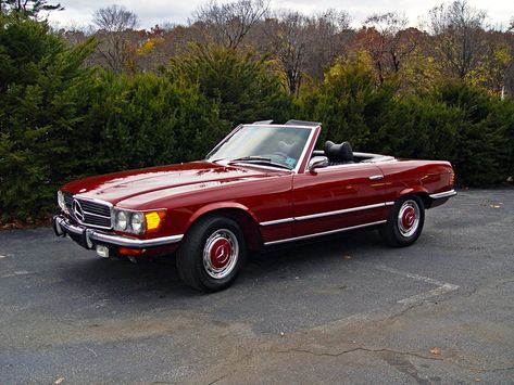 1970s Mercedes 450 SL convertible. Mercedes Convertible, Mercedes Benz Convertible, Mercedes 500, Mercedes Cars, Mercedes Sls, Fantasy Cars, Convertible Car, Mercedes Sl, Mercedes Maybach