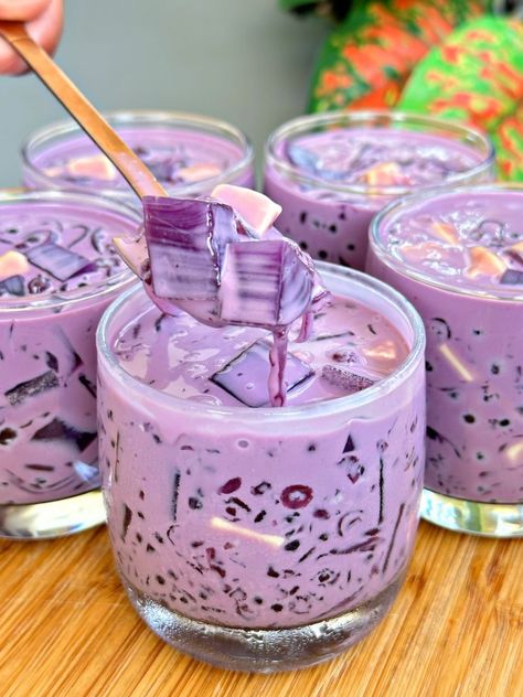 Gawa tayo ng Masarap at Creamy na Ube Cheese Sago Jelly Salad! Save this recipe for your Christmas Dessert! | Gawa tayo ng Masarap at Creamy na Ube Cheese Sago Jelly Salad! Save this recipe for your Christmas Dessert! | By Dessert By Kaye'J Channel | Facebook Buko Pandan Recipe, Jelly Salad, Sago Recipes, Gelatin Powder, Pinoy Dessert, Kue Macaroon, Filipino Food Dessert, Famous Desserts, Berbuka Puasa