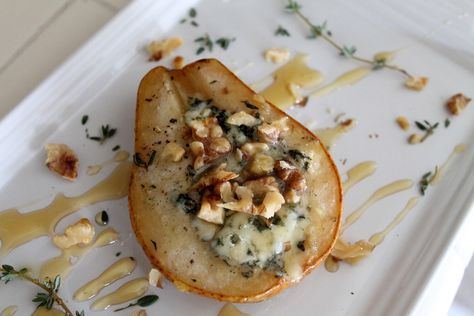 Recipe: Baked Pears With Blue Cheese, Walnuts and Honey. Perfect savory-sweet dessert Cheese Dessert Recipes, Pear And Blue Cheese, Baked Pear, Blue Cheese Recipes, Pear Crisp, Savory Dessert, Pear Dessert, Baked Pears, Roasted Pear