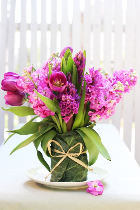 Hyacinth In Vase, Hyacinth Flower Bouquets, Grape Hyacinth Bouquet, Hyacinth Arrangement Florists, Tulips Daffodils Hyacinth, Friday Flowers, Hyacinth Flowers, Flower Types, Wide Mouth Mason Jars