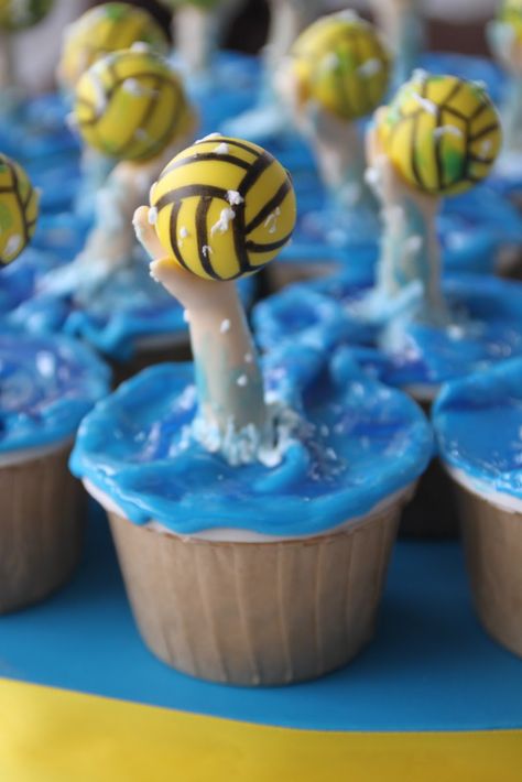 Celebrate with Cake!: Water Polo Cupcakes Waterpolo Cake, Water Polo Girls, Water Polo Gifts, Swimming Cake, Soccer Snacks, Usa Water Polo, Team Ideas, Swimming Party, Cupcake Wars