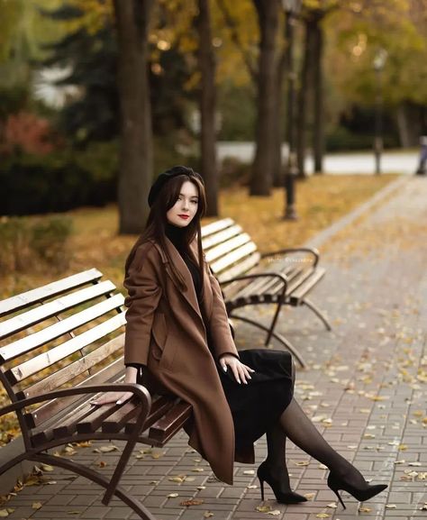 Autumn Photography Portrait, Solo Photo, Photography Poses Family, Outdoor Photoshoot, Winter Mode, Fall Photoshoot, Photography Poses Women, Fall Photos, Photography Women