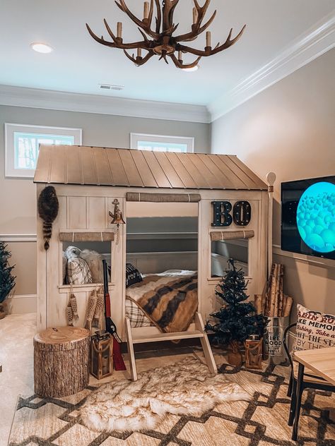 John Wayne Bedroom Ideas, Country Toddler Bed, Western Toddler Bed, Grandkid Room Ideas, Little Boy Cowboy Room, Rustic Toddler Boy Room, Western Boy Bedroom, Western Toddler Girl Room, Cowboy Playroom