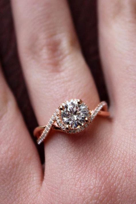 Rings For Engagement Gold, Engagement Round Rings, Engagement Ring Bride, Wedding Gold Rings For Bride, Engagement Rings For Women In Gold, Wedding Rings Elegant Classy, Engagement Ring Design For Women Gold, Women Engagement Rings Gold, Wedding Ring Ideas For Women