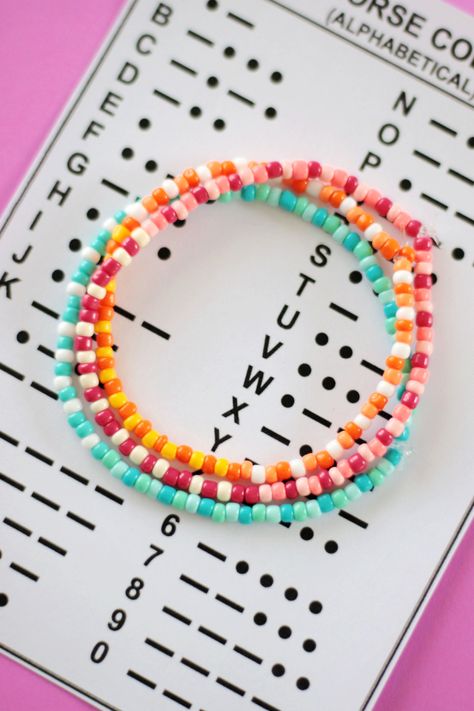 Secret Code Bracelet, Morse Code Bracelet Diy Seed Beads, Friendship Bracelets Classroom, Morse Code Beads, More Code Bracelet, Stretchy Seed Bead Bracelets Diy, Seed Bracelets Ideas, Morse Code Bracelet Ideas, Mores Code Bracelets