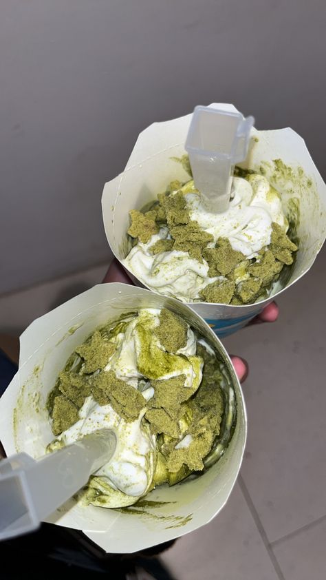 Matcha Lover, Drink Photo, Fast Food Chains, Pretty Food, Cute Food, Love Food, Matcha, Food And Drink, Ice Cream