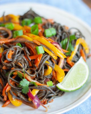 Black Bean Pasta Recipes Noodles, Black Soybean Spaghetti Recipes, Black Bean Noodle Recipe, Black Bean Spaghetti Recipes, Black Bean Pasta Recipes, Black Bean Spaghetti, Bean Pasta Recipes, Black Bean Pasta, Black Bean Noodles