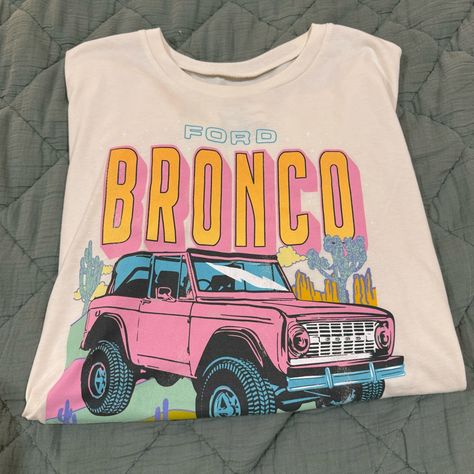 Size: Xl Nwot Ford Bronco Poster, Bronco Graphics, 90s Bronco, Ford Bronco Shirts, Bronco Graphic Tee, Mommy Birthday, Football Graphic Tee, Mustang T Shirts, Bday Wishlist