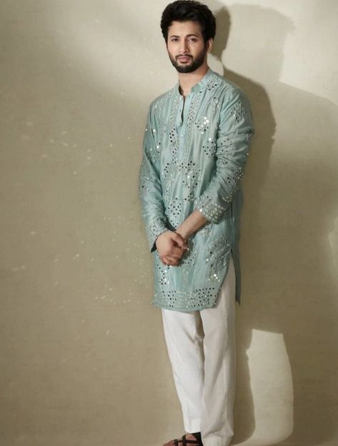 Roka Dress For Men, Diwali Mens Kurta, Sangeet Night Outfit For Men, Diwali Kurta For Men, Diwali Outfits Men, Kurta Ideas, Formal Dress For Men, Indian Wedding Suits Men, Stylish Boy Clothes