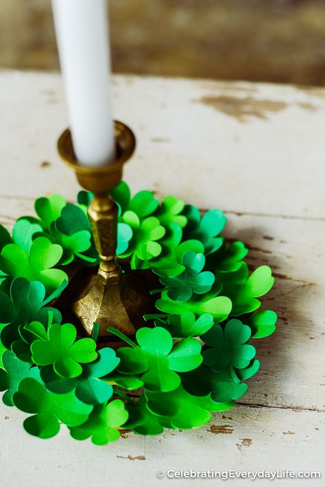 Diy St Patrick's Day Crafts, Diy St Patricks Day Decor, March Decor, Clover Craft, St Patricks Decorations, Shamrock Craft, Shamrock Wreath, St. Patrick's Day Diy, Fete Saint Patrick