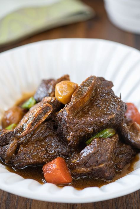 Galbijjim Recipe, Short Ribs Instant Pot, Galbi Jjim Recipe, Ribs Instant Pot, Korean Braised Short Ribs, Instant Pot Korean, Korean Short Ribs, Short Ribs Slow Cooker, Hungry People