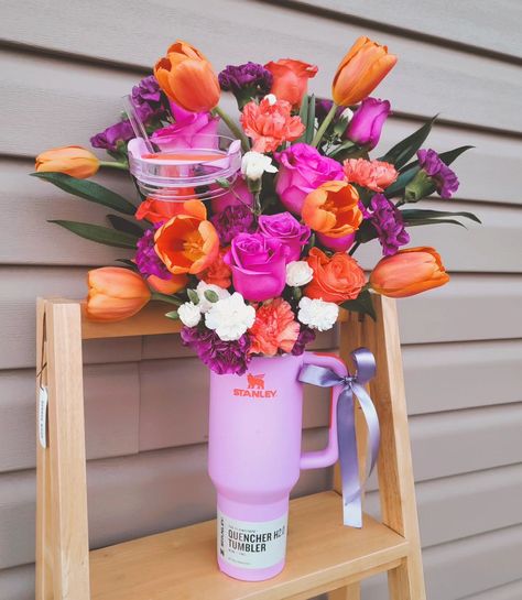 It's giving- Spring 💐 #stanley #stanleycup #stanleyarrangement #stanleybouquet #tulips #roses #mixedflowersarrangement #springarrangement #orangearrangement Appreciation Gifts Diy, Small Birthday Gifts, Cute Birthday Ideas, Birthday Gifts For Boyfriend Diy, Flower Gift Ideas, Amarillo Tx, Gift Inspo, Flowers Bouquet Gift, Happy Birthday Gifts