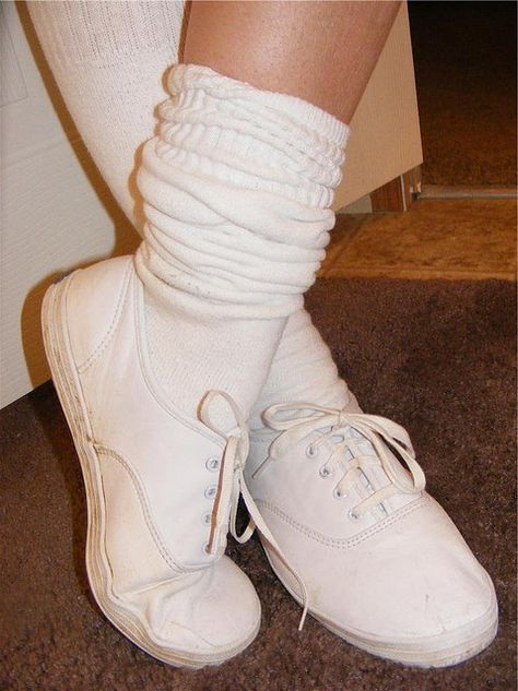 Keds Sneakers with slouch socks - This was part of my regular outfit during elementary school (but I had black Keds!) :) Leather Keds, Sup Girl, 80s Accessories, Look 80s, 80s Shoes, 80s Party Outfits, White Keds, 80s Photos, Shoes And Socks