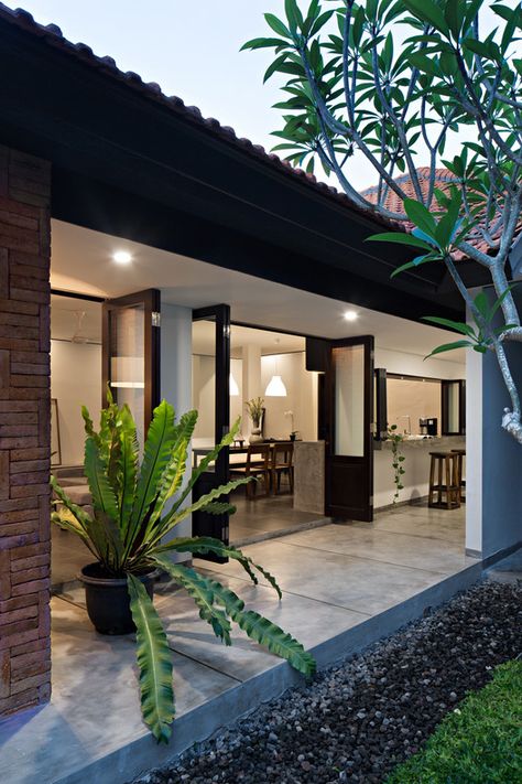 Balinese House Design, Eco House Design, Modern Tropical House, Tropical House Design, Kerala House Design, Kerala Houses, Tropical House, Village House Design, Modern Tropical