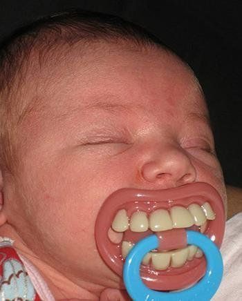 OMG!!! Funny Pacifiers, Dental Humor, Baby Teeth, Funny Babies, Satire, Bones Funny, Funny Kids, Really Funny, I Laughed