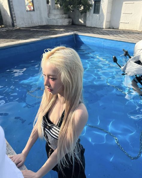 Summer Icon, Dara Kpop, Black Mamba, Girl Icons, Abba, Instagram Update, Korean Girl, Havana, South Korean Girls